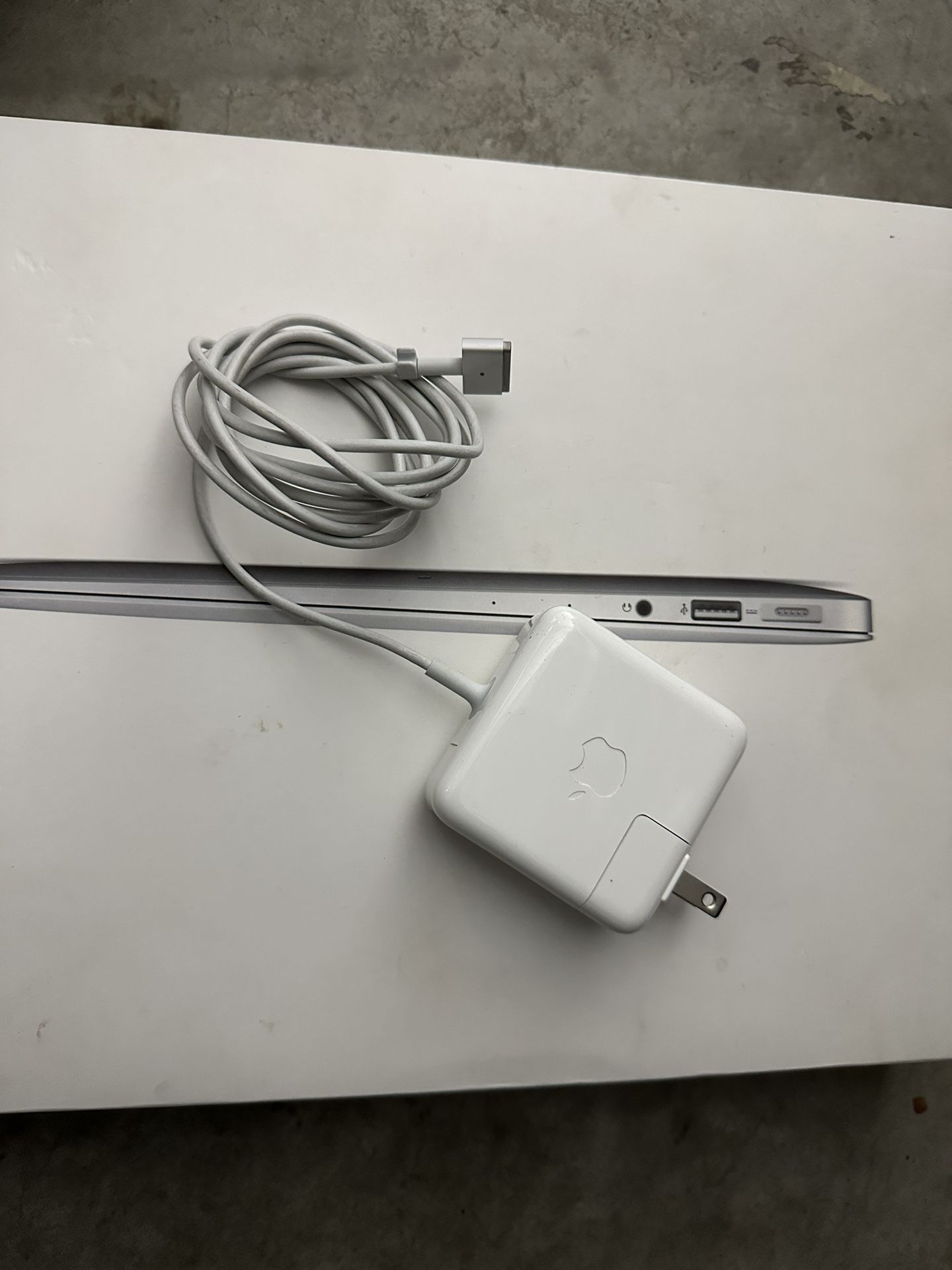 Apple 45W MagSafe 2 Power Adapter (for MacBook Air models introduced in 2012 through 2017