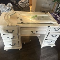 Tri Fold Mirror Vanity 