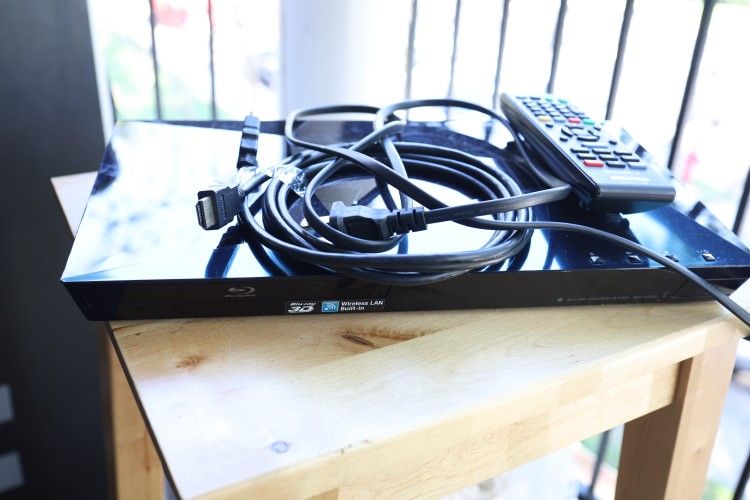 Sony DVD Blu-ray With Control Remote