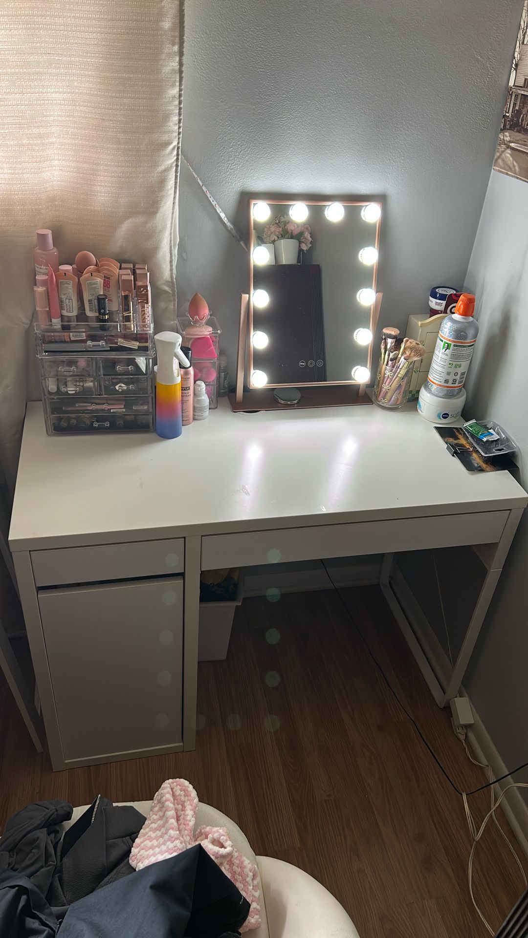 White Desk With Mirror