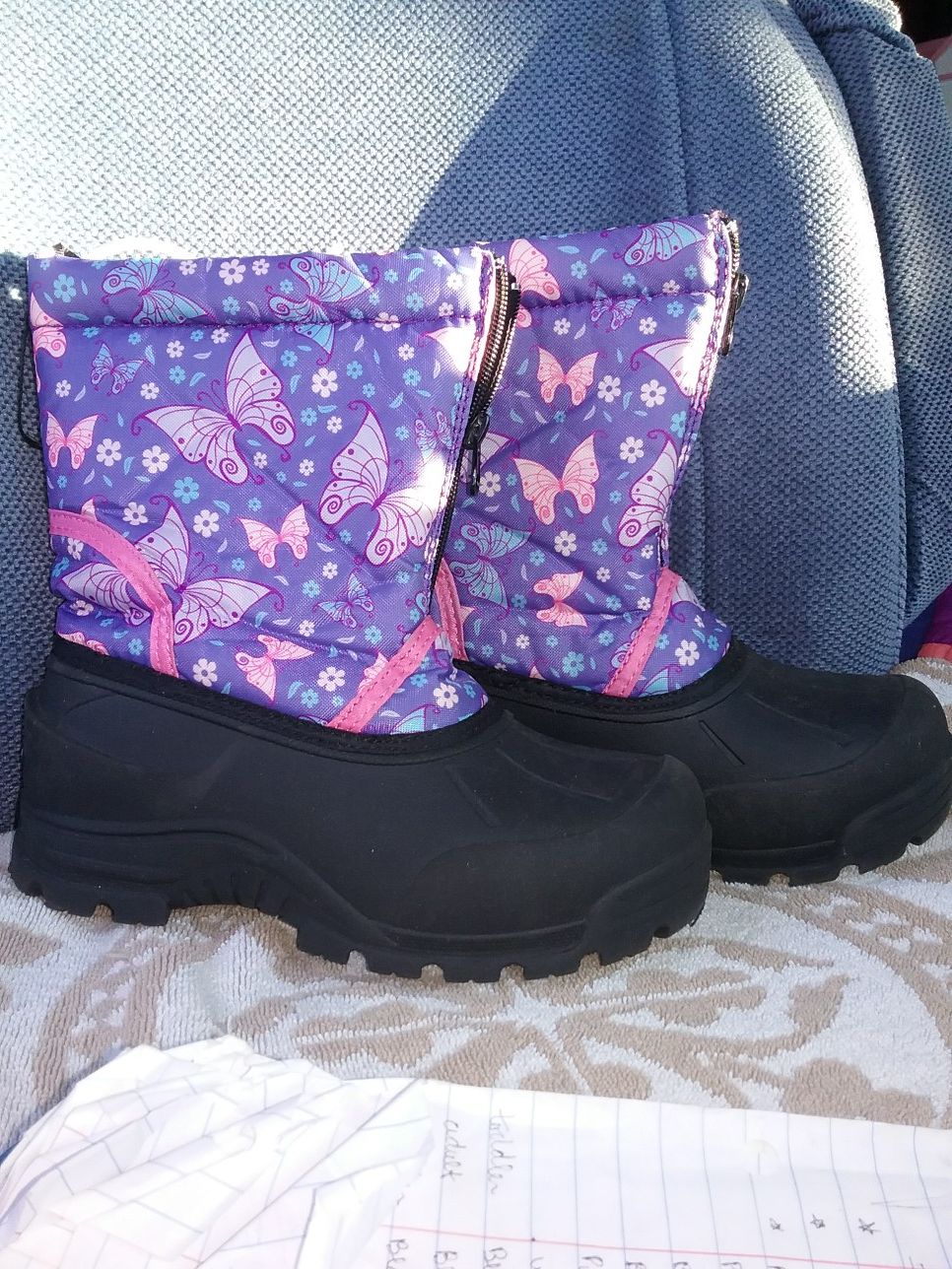 Snow boots, size 2 kids, like new