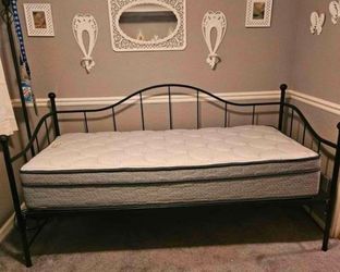 Black Metal Daybed with Twin Mattress
