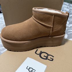 Ugg Woman’s Size’s 8  Chestnuts Platform 👢