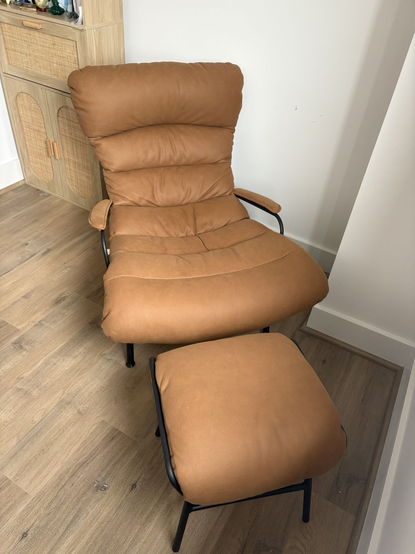 Reclined Gliding Chair