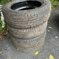4 Like New Goodyear 225/60R18 All-season tires