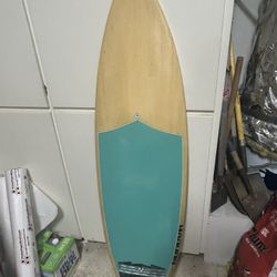 Sunova Surfboard 6 foot (no fins)