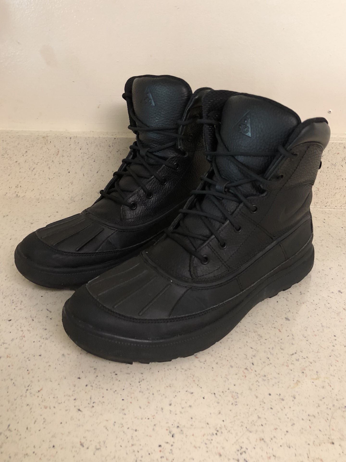 Nike ACG boots men’s size 10.5