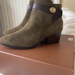 COACH BOOTIES