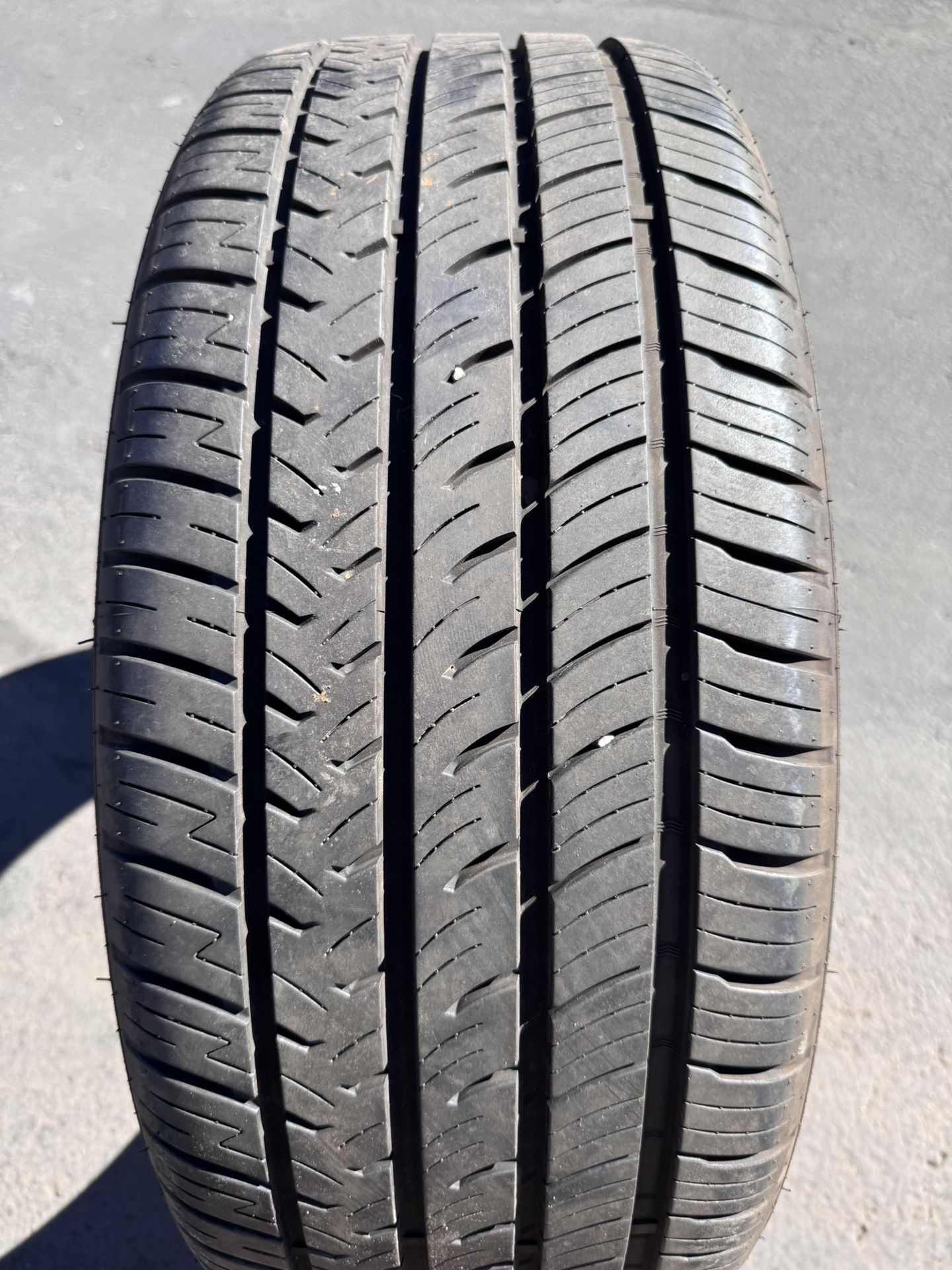 Single (1) 255 45 20 Advanta HPZ-02 tire