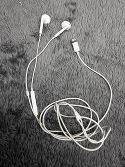Apple Wired Ear Buds with lightning jack!