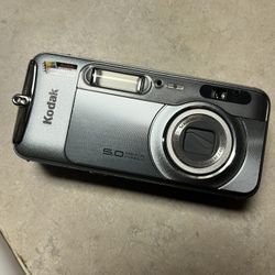 Kodak Easy Share LS753 5 Mp Digital Camera 2.8x Optical Zoom