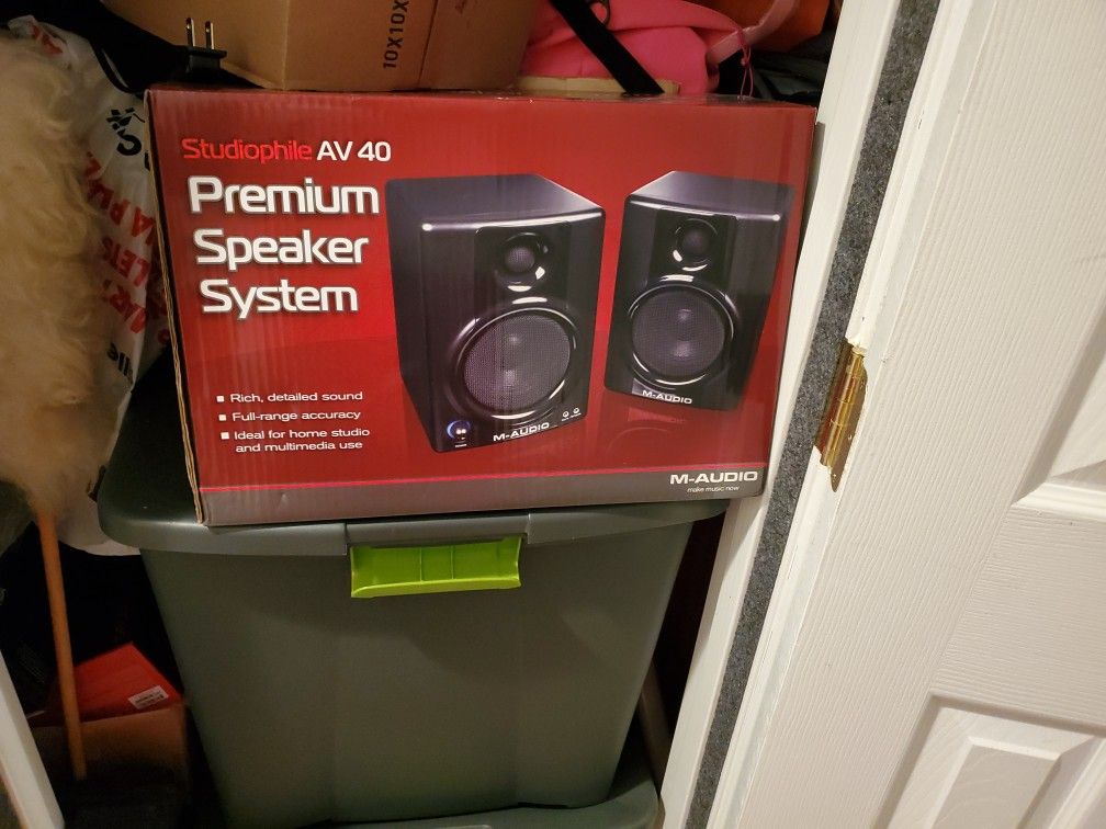 Brand New Studiophile AV 40 Speakers