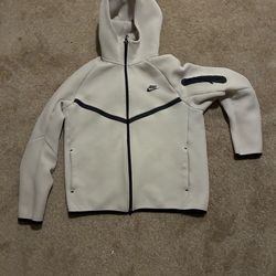 Full Nike tech Cream color