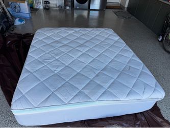 Cal King Sealy Posturepedic Pillow Top Mattress + Cooling Topper (Excellent Condition)