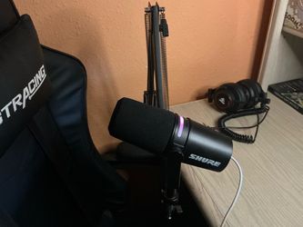 Shure SM7+  Dynamic USBC or XLR  Microphone