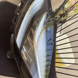 Tesla Model 3 Headlight Left Driver Side. Please Read Descriptions 