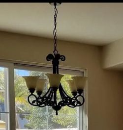 CHANDELIER LIGHT FIXTURE
