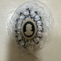 Cameo Broach Pin