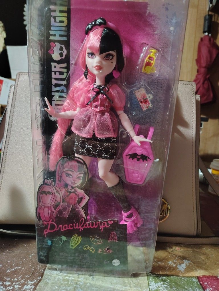 Monster High Day Out Draculaura doll.