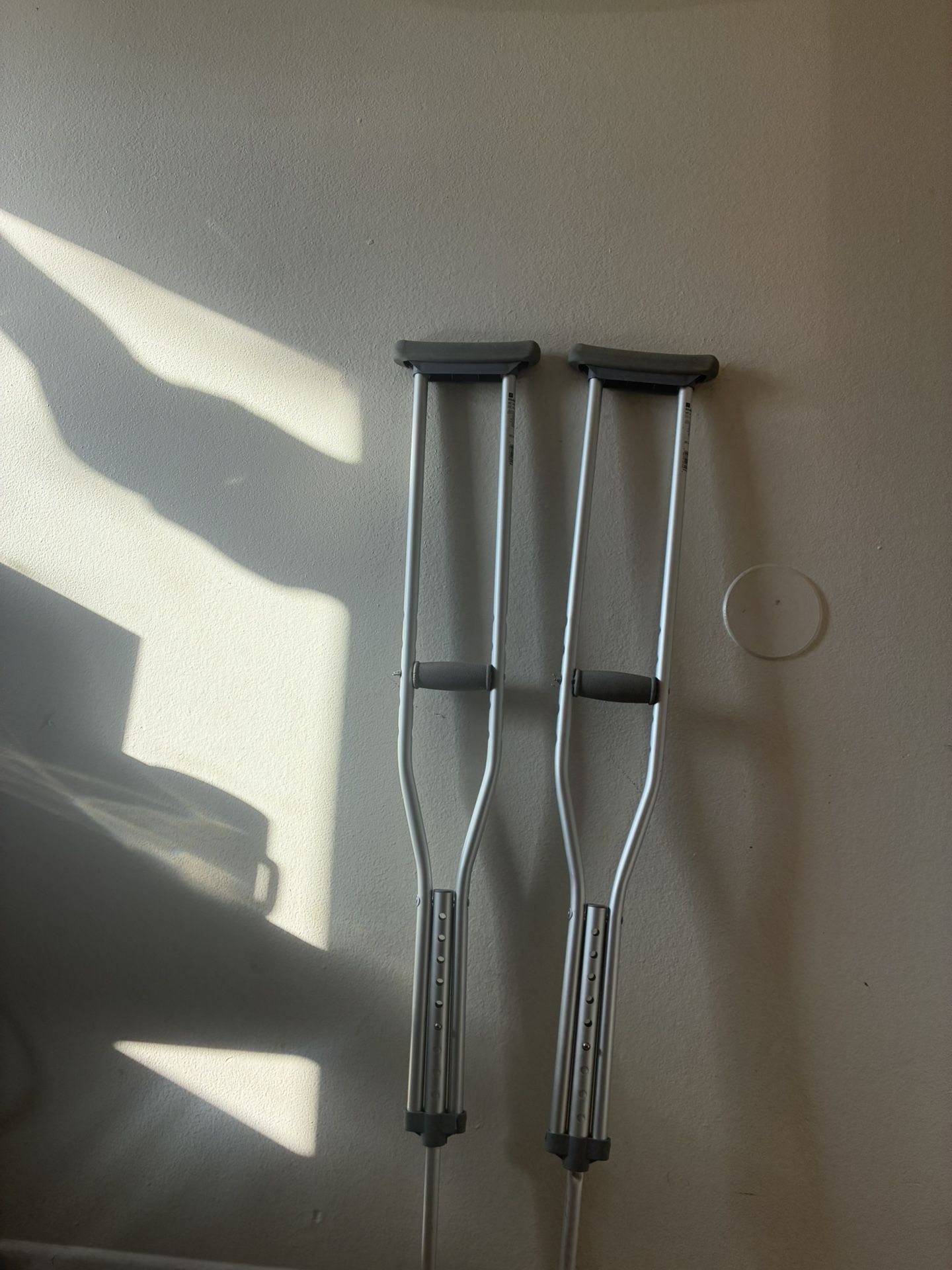 crutches 