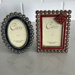 Two cute small frames.