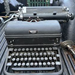Old Royal Typewriter 