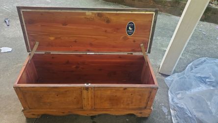 Lane cedar chest