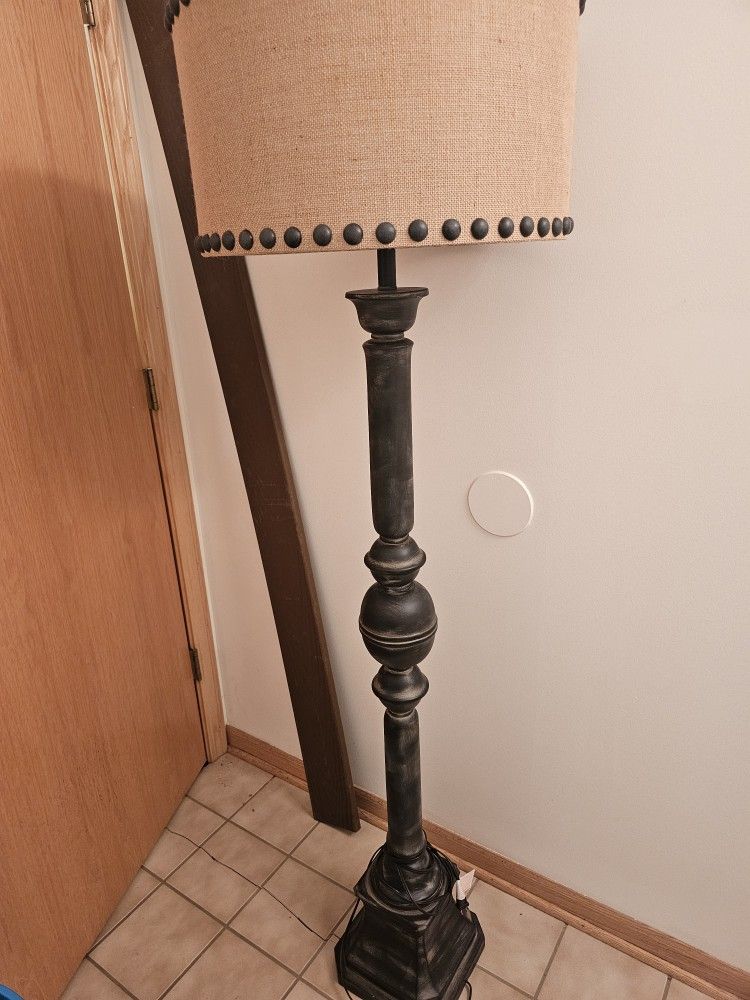 BRAND NEW FLOOR LAMP NEVER USED
