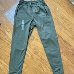 NWT Under Armour men’s Olive Green performance Joggers size S