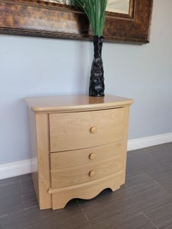 BEAUTIFUL NATURAL COLOR NIGHTSTAND