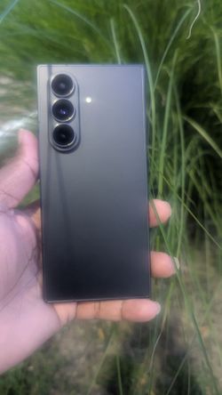 Samsung Galaxy z fold 5G 512Gb uncloked factory viene con cable tipo c no box original pero estado a nueva please no trades