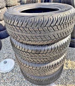 265/65r17 Dunlop tires con 80% de Vida las 4