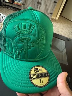 NY Yankees green hat