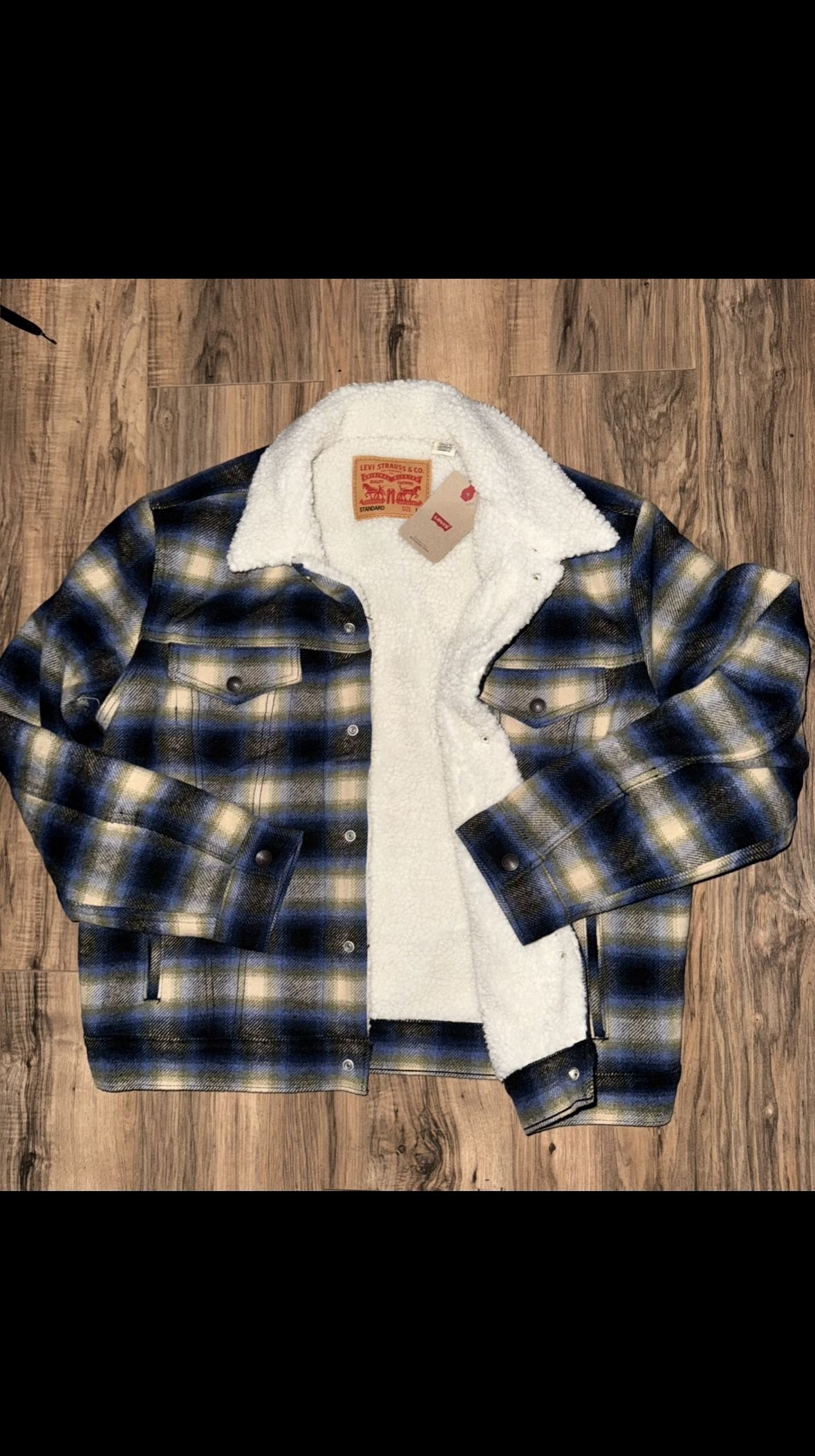New Men’s Size Medium Levi’s Plaid Sherpa Jacket