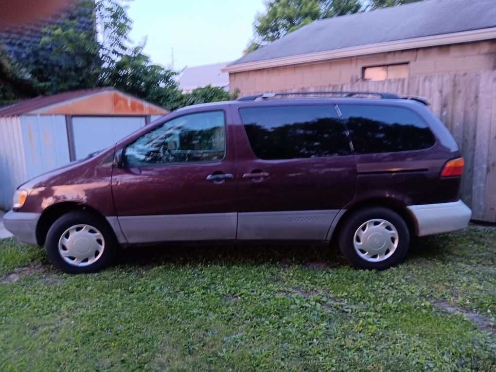 1999 Toyota Sienna