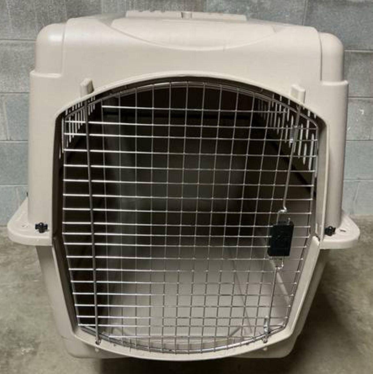 Dog Carrier/Kennel 