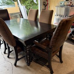 Dining Room Table And Chairs- Perfect For Holiday Dinner!