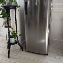 New - LG Refrigerator