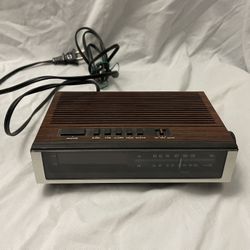 Lloyd Clock Radio