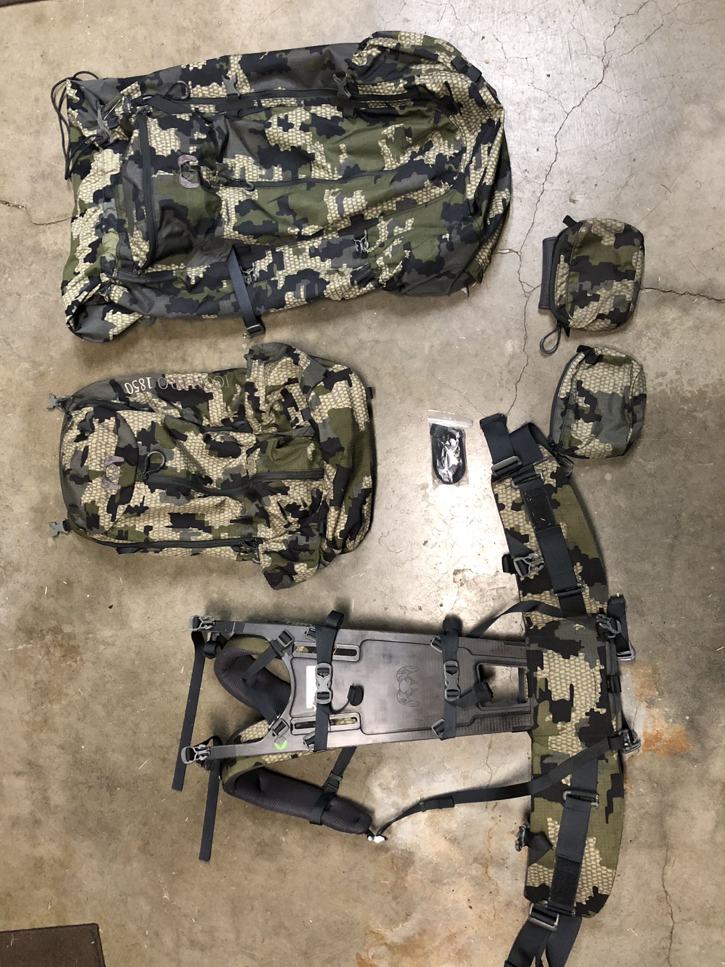 KUIU Icon Pro 1850 and ULTRA 5500 with extras Hunting Pack