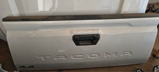 Toyota Tacoma White 2024-2026 Parts