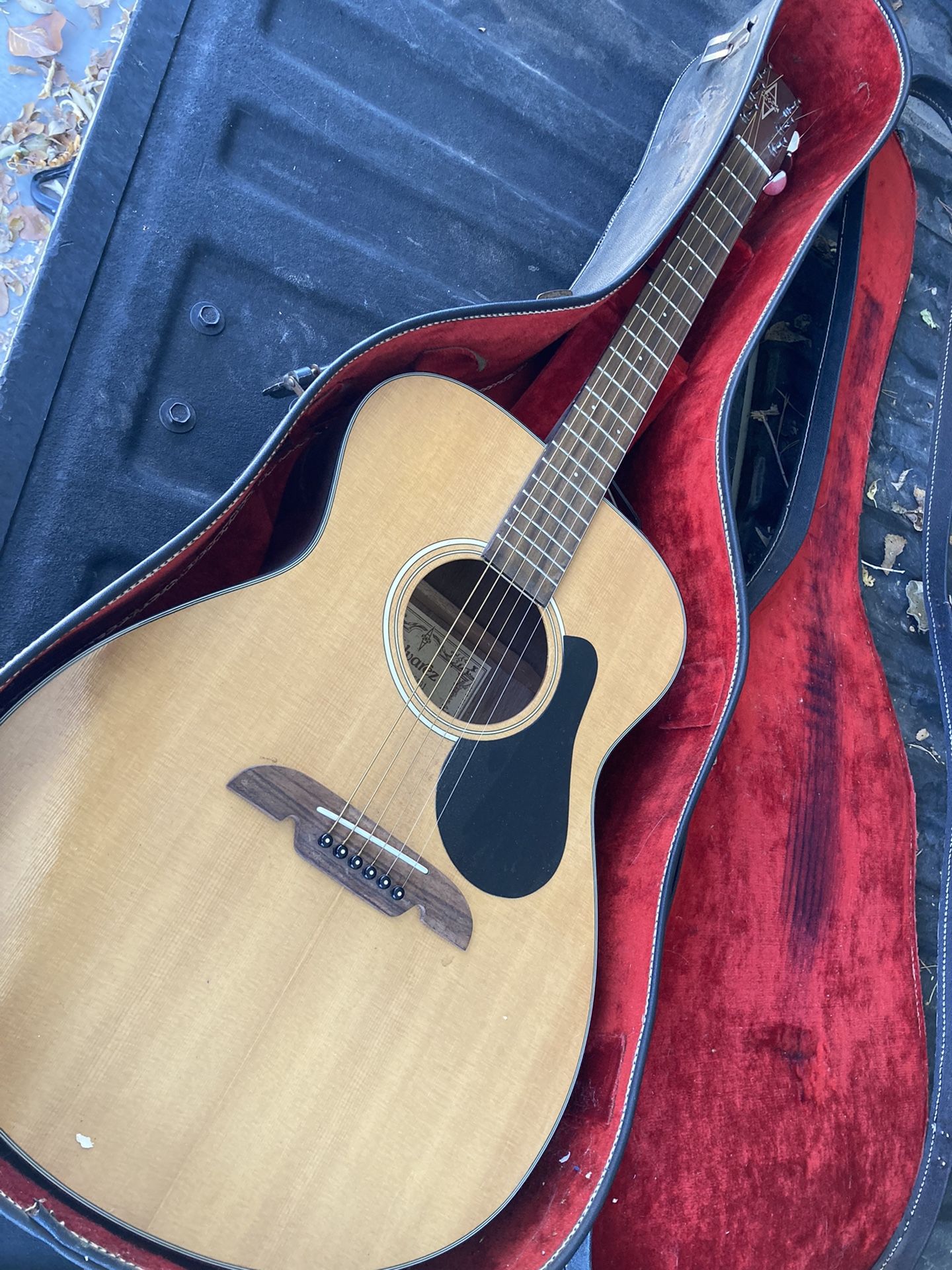 Alvarez RF-10 6 String Acoustic Guitar