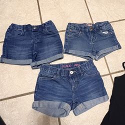 Bundle $8 Shorts Size 6  (3 Shorts 2 Tops)