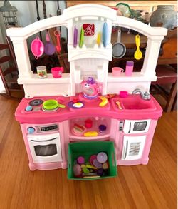 Kids Step 2 Kitchen Play Set plus toys
