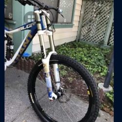 Giant Daown Hill Super L Frame Good Condision