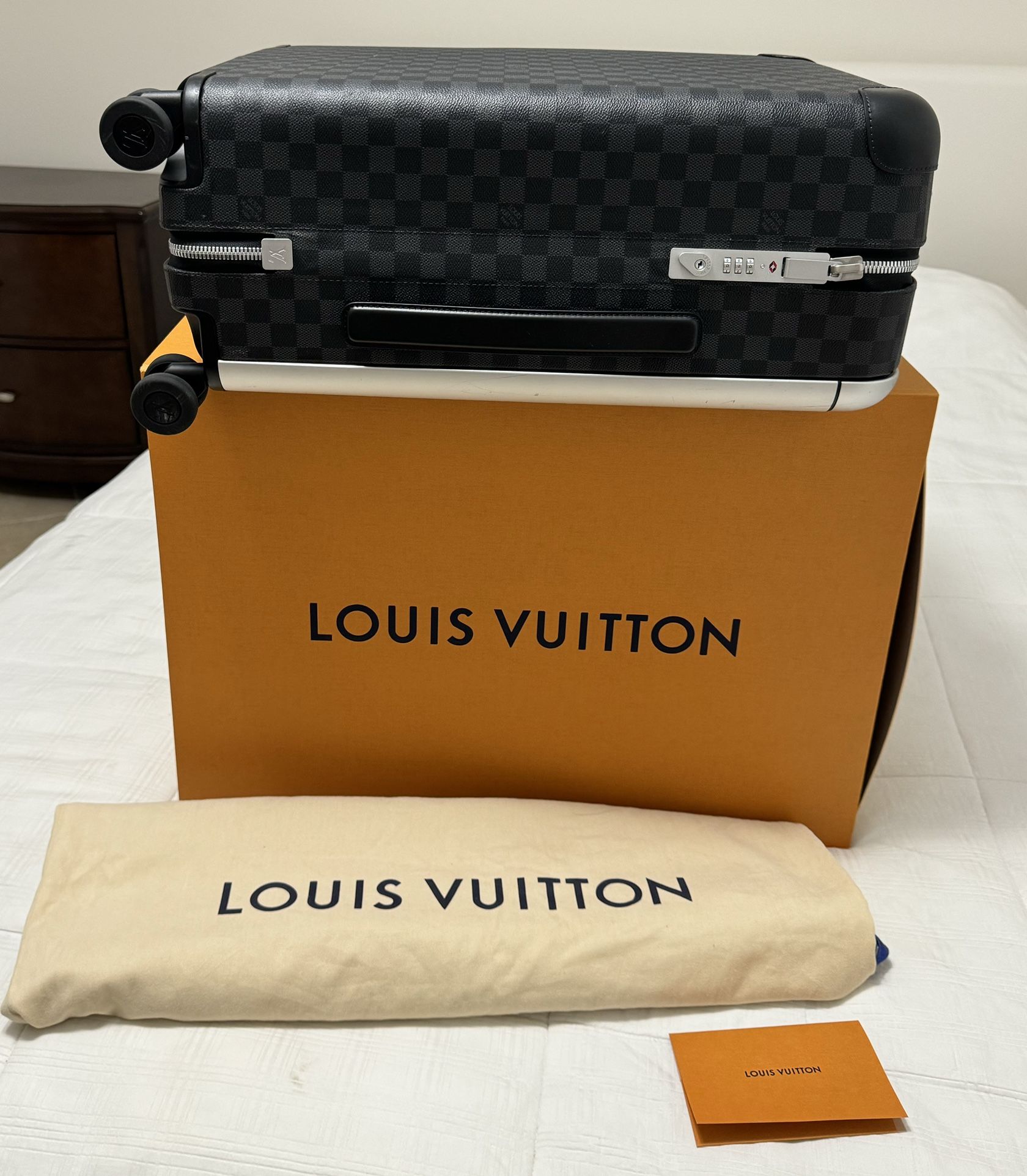 LOUIS VUITTON CARRY ON