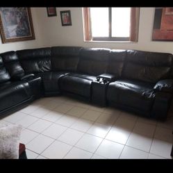  3 Day Sale !!! Black leather Sectional 