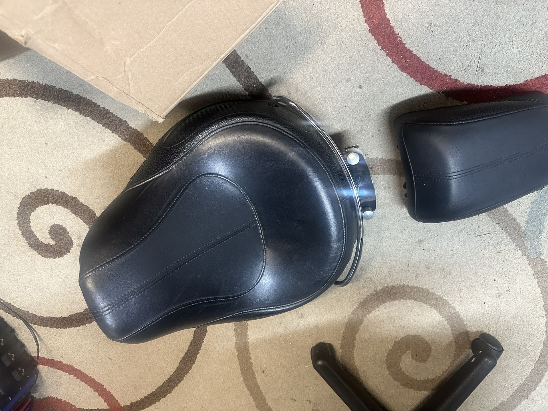 Harley Soft tail Deluxe Seat,pillion Pad,fender Bib,& Luggage Rack
