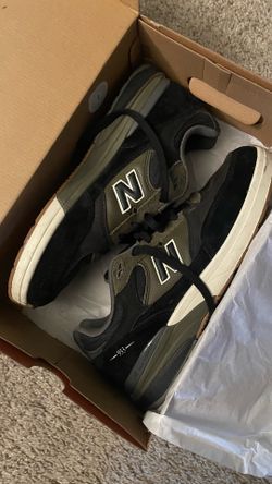 New Balance 933
