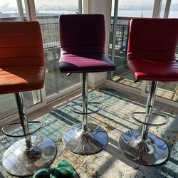 3 Full swivel hydrolic bar chairs